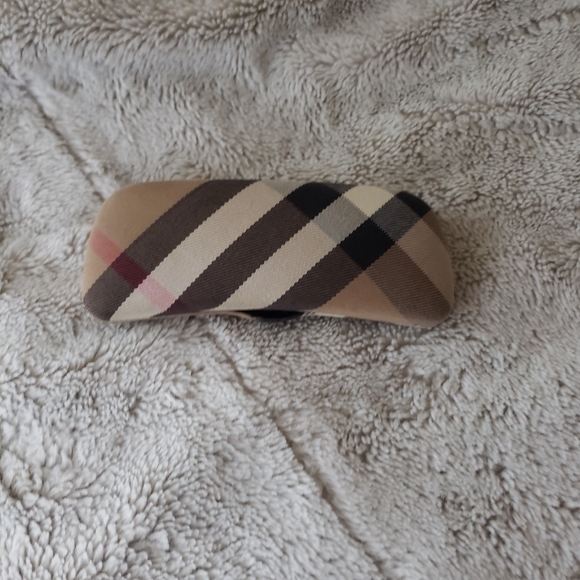 Burberry eyeglass case - Picture 2 of 7